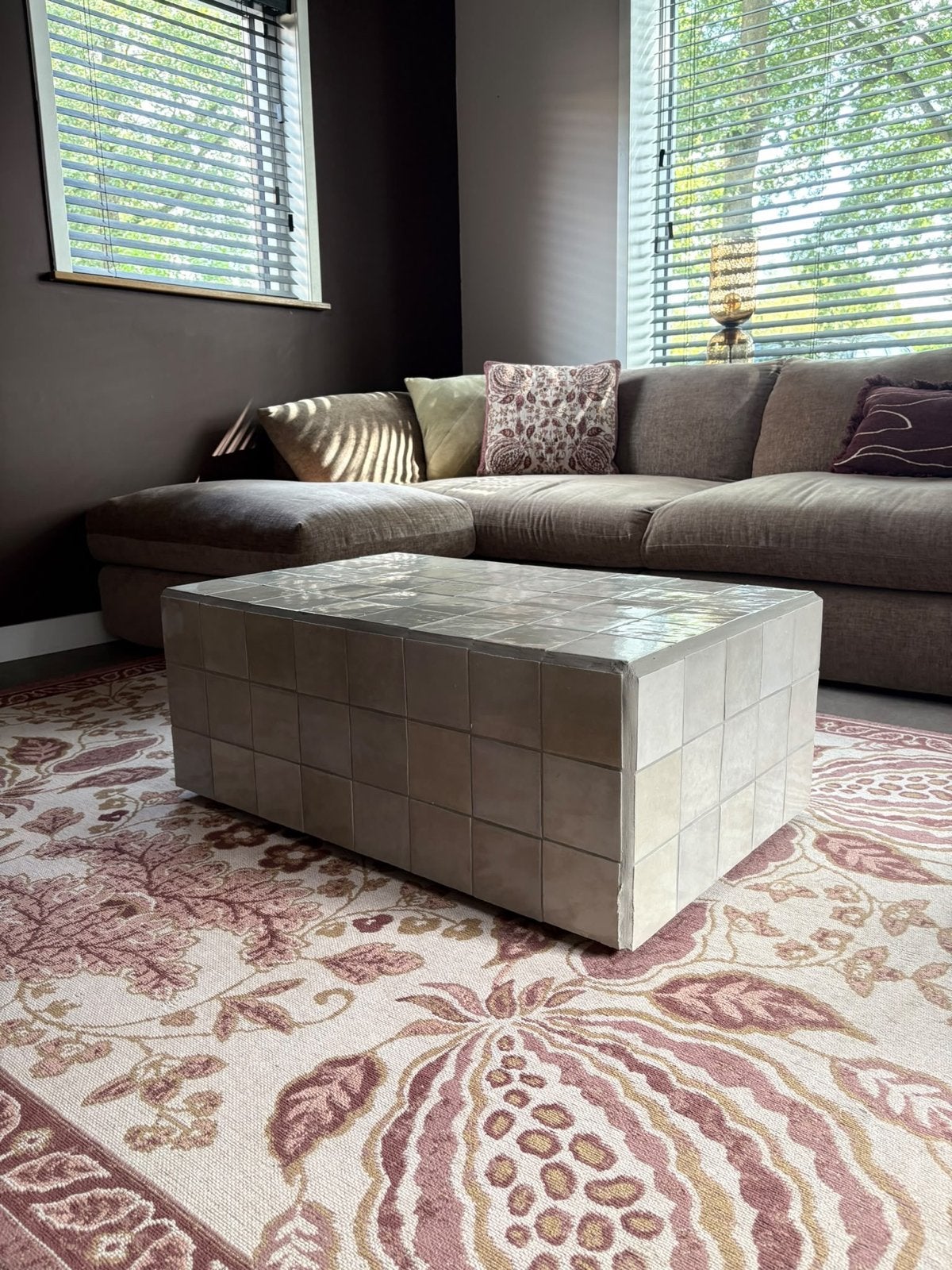 Foto 4 van Salontafel van keramieken tegeltjes - Taupe (80x50x30cm)
