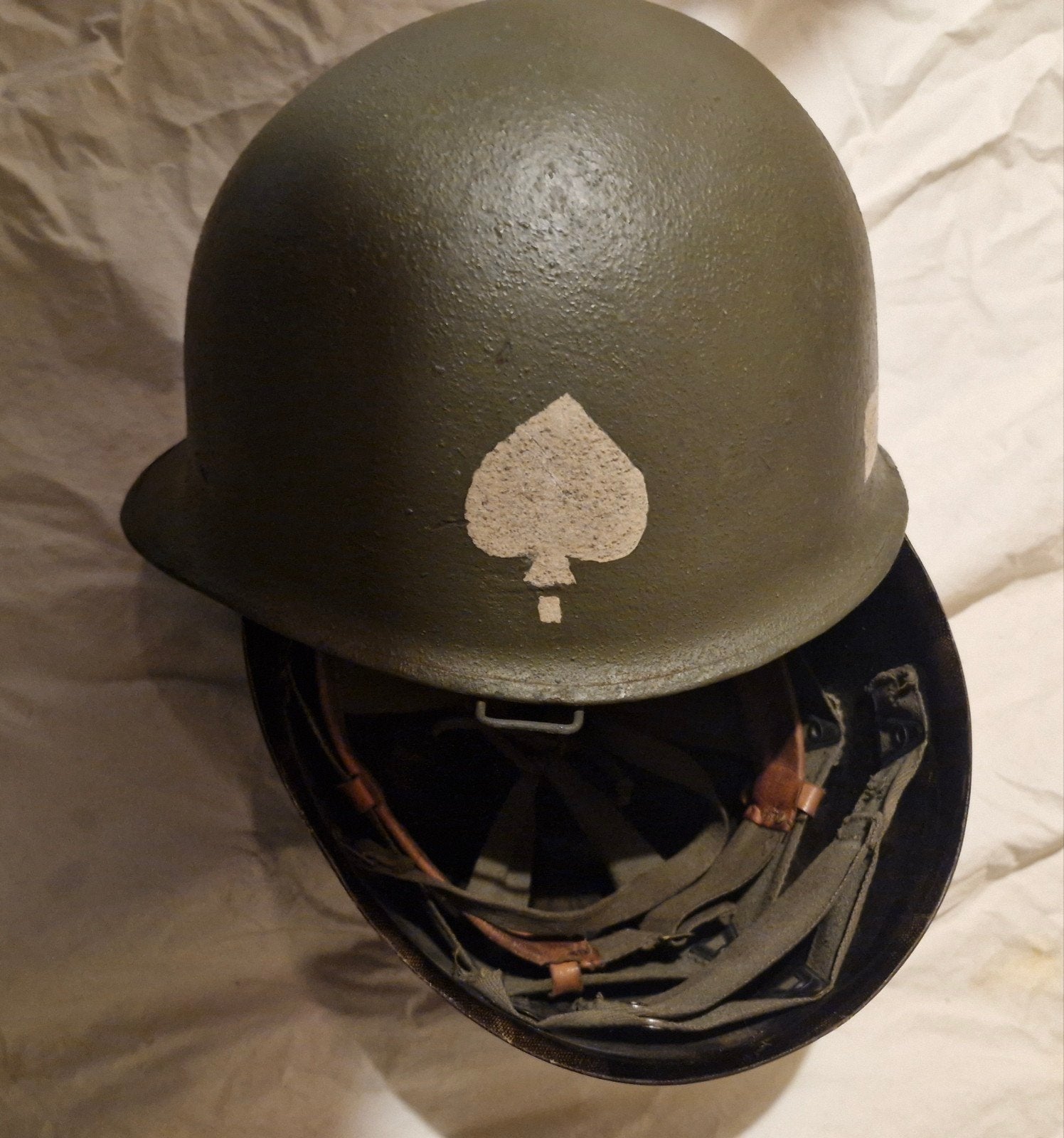 Ww2 US repro 101st airborne helm easy company, Verzamelen, Ophalen of Verzenden, Landmacht, Amerika, Helm of Baret