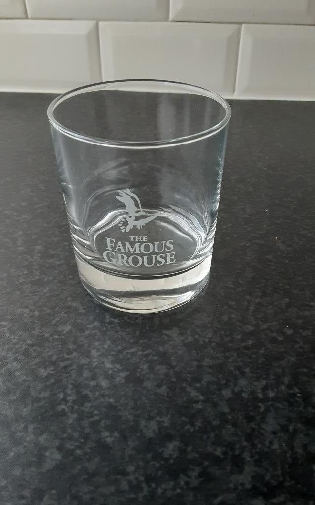 THE FAMOUS GROUSE glas (vliegende vogel), Verzamelen, Ophalen of Verzenden, Zo goed als nieuw, Borrel- of Shotglas