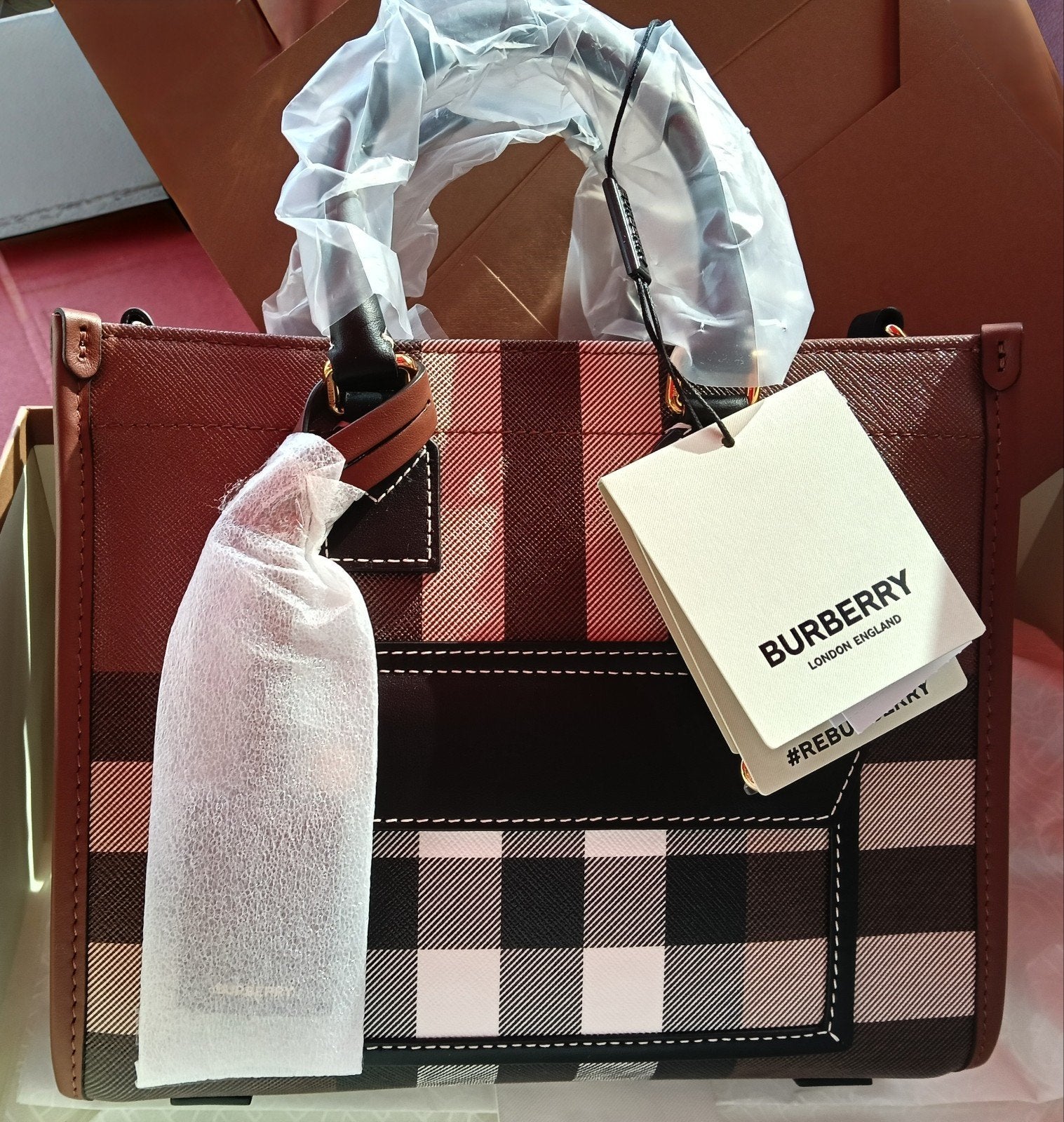 Mooie nieuwe Burberry Freya Mini Tote Tas, Ophalen of Verzenden, Nieuw, Bruin, Handtas