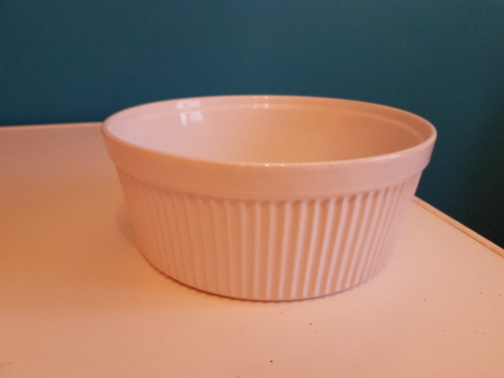 witte bloempot, ca, 8 cm. hoog en 20 cm. doorsnee, Tuin en Terras, Rond, Ophalen of Verzenden, Aardewerk, Minder dan 40 cm