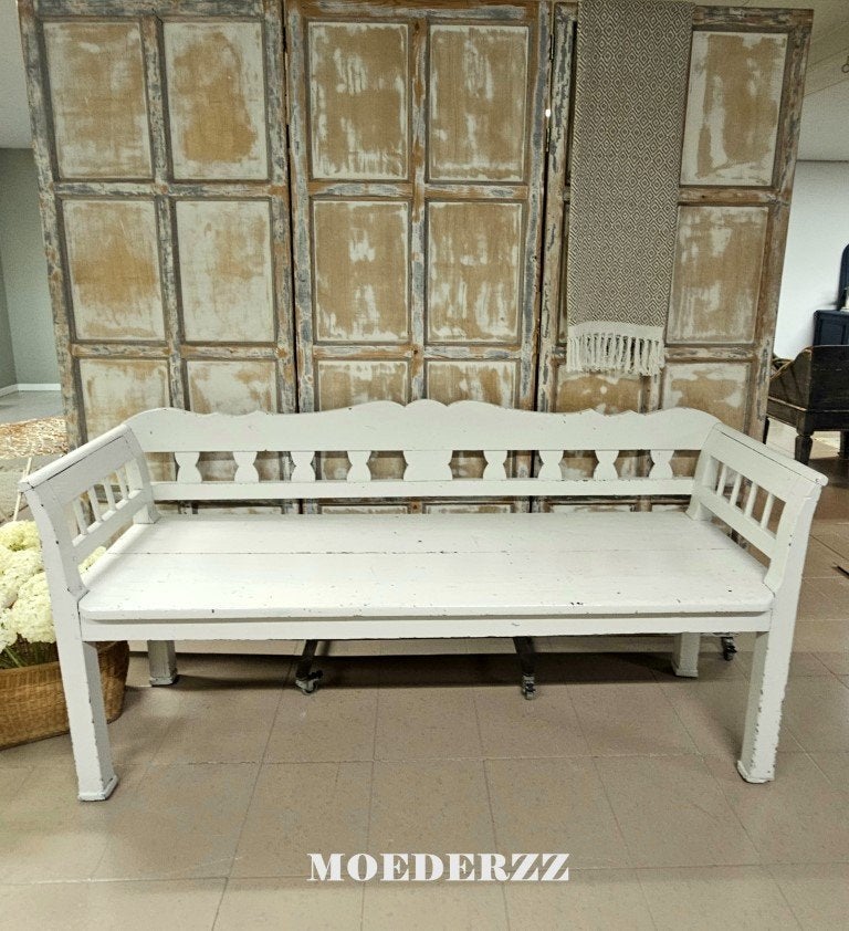 Foto 3 van Hongaarse houten Bank sfeervol
