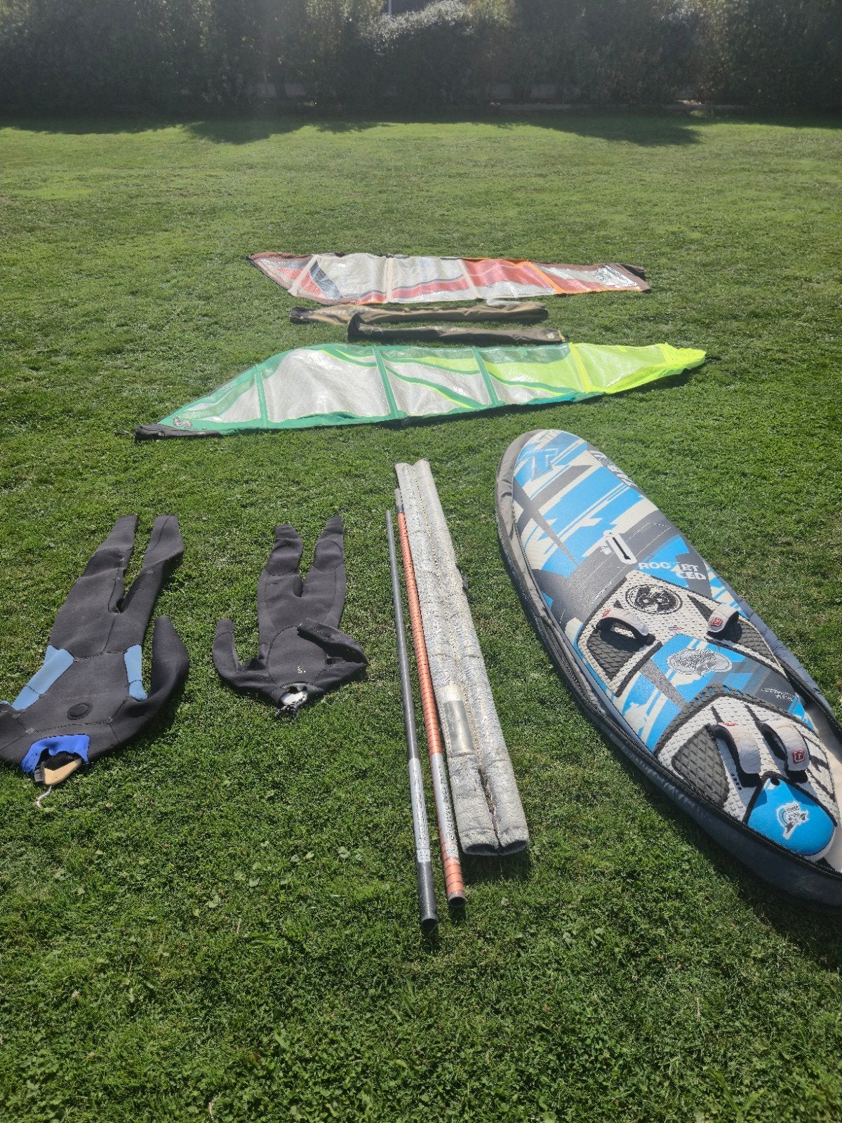 Complete windsurfset: Tabou Rocket 115L,2 zeilen,giek,mast, Ophalen, Gebruikt, 5 tot 6.5 m², Tabou