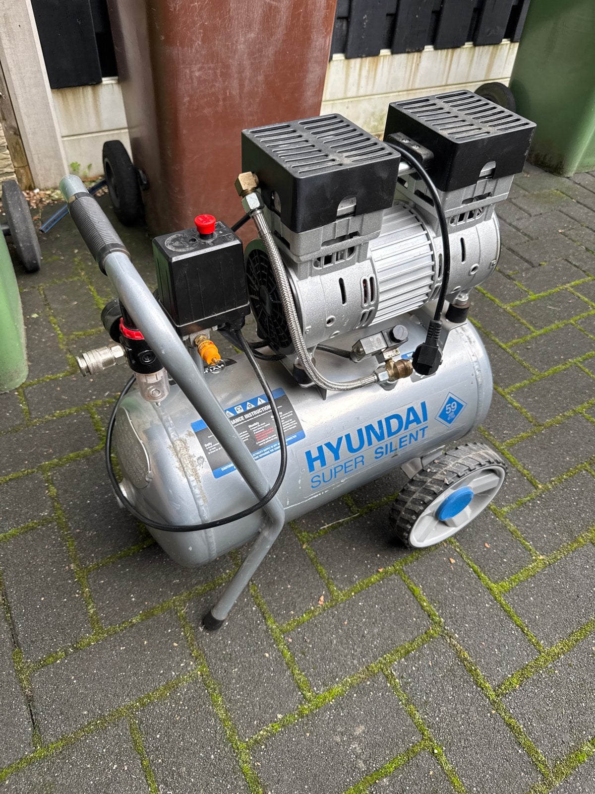 gratis afhalen - Hyundai Silent Compressor, Doe-het-zelf en Verbouw, Ophalen, Gebruikt, 6 tot 10 bar, Minder dan 200 liter/min