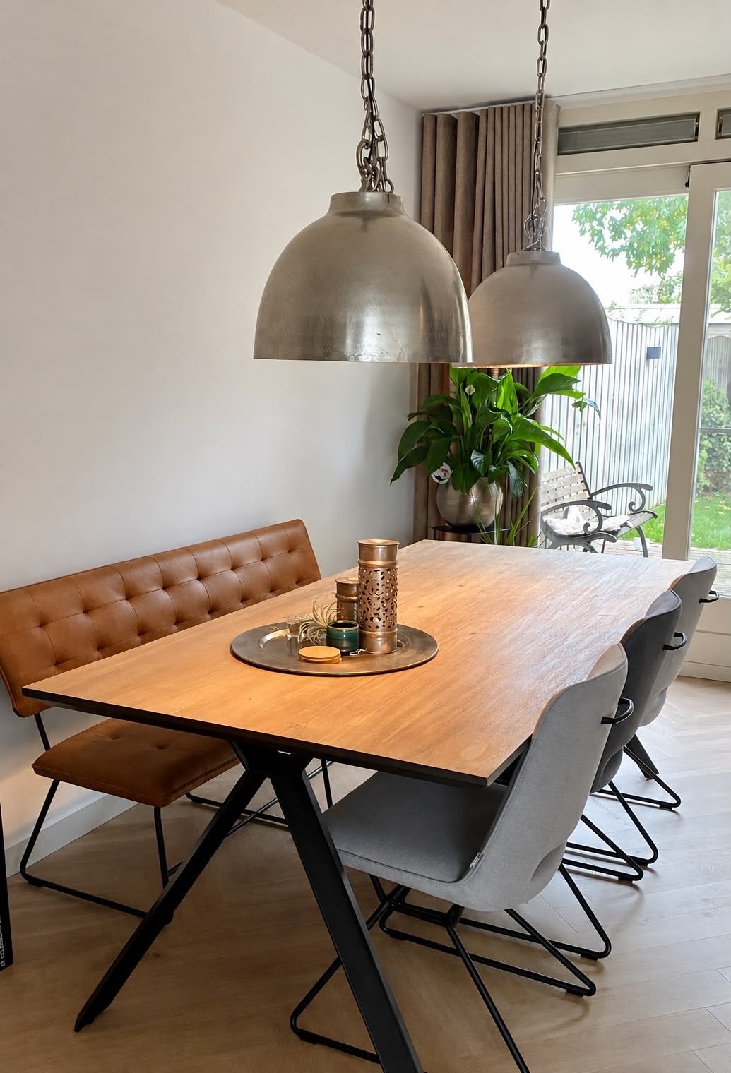 Eettafel met bank en drie stoelen (grijs), Huis en Inrichting, Ophalen, Gebruikt, 200 cm of meer, 50 tot 100 cm
