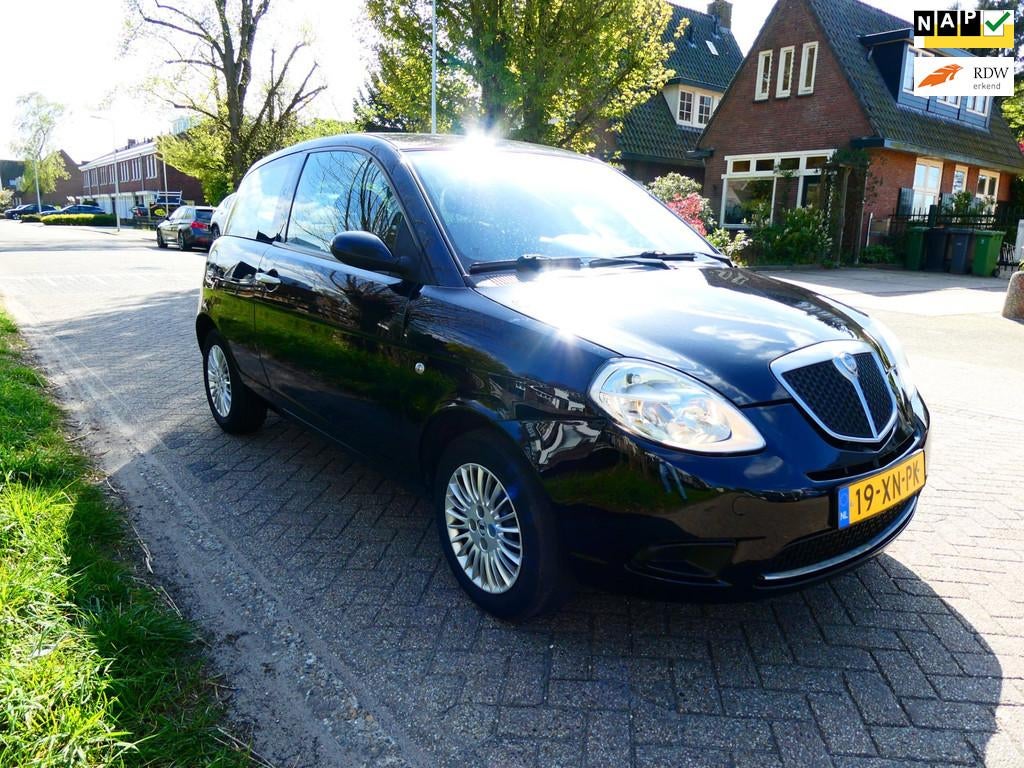 Lancia Ypsilon 1.2 Argento Airco INRUILKOOPJE ZO MEENEMEN, Voorwielaandrijving, Stof, Gebruikt, Zwart