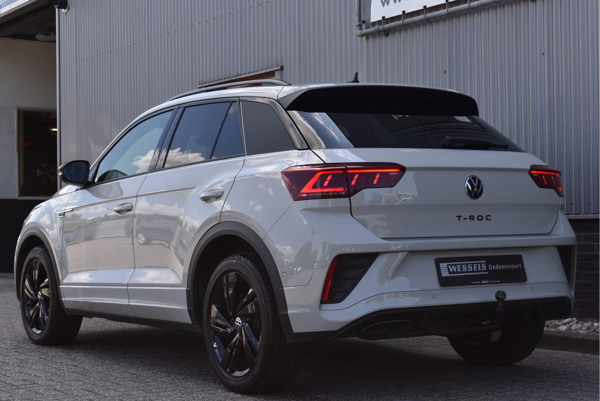 Volkswagen T-Roc 1.5 TSI R-Line Black Style LED grill, Ascot, 1258 kg, 4 cilinders, 150 pk, Leder en Stof