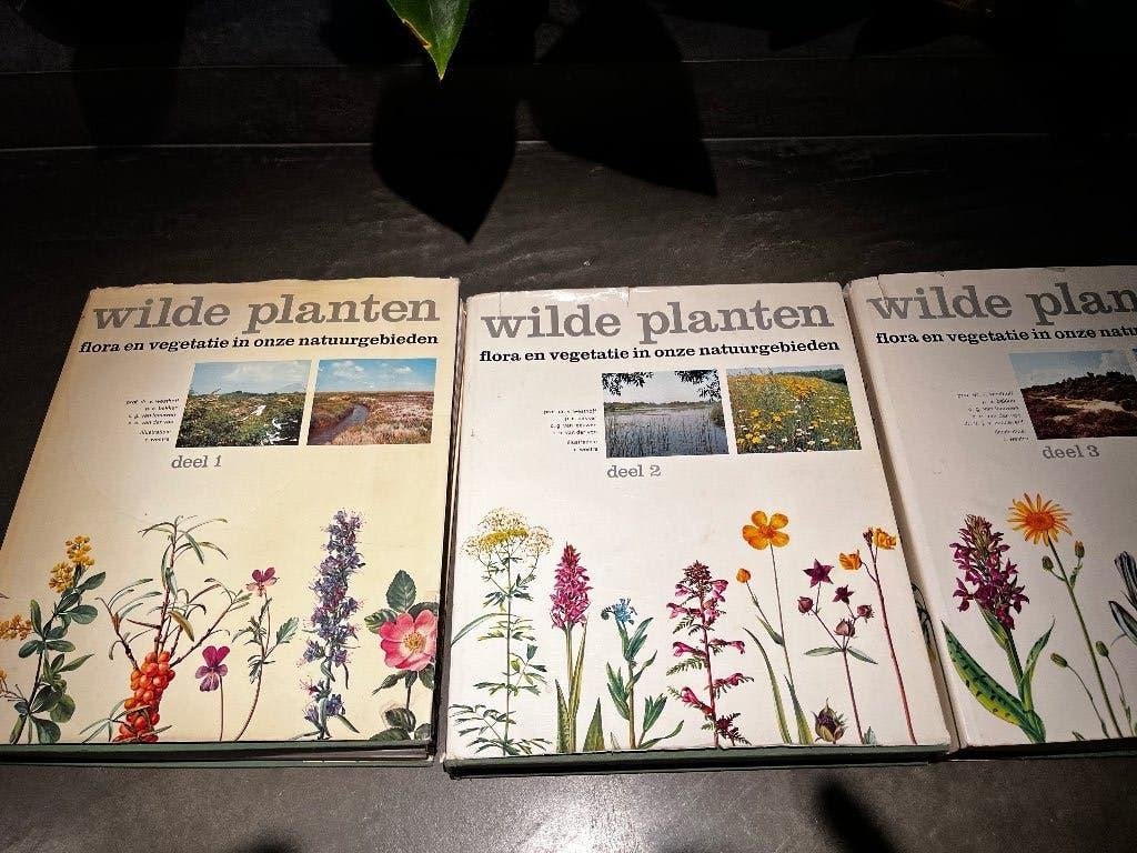 Wilde planten boekenreeks van drie stuks., Boeken, Gelezen, Bloemen, Planten en Bomen, Westhoff, Ophalen of Verzenden
