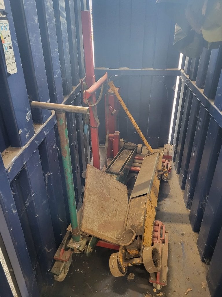 Veiligheidskooi voor banden, Ophalen, Gebruikt