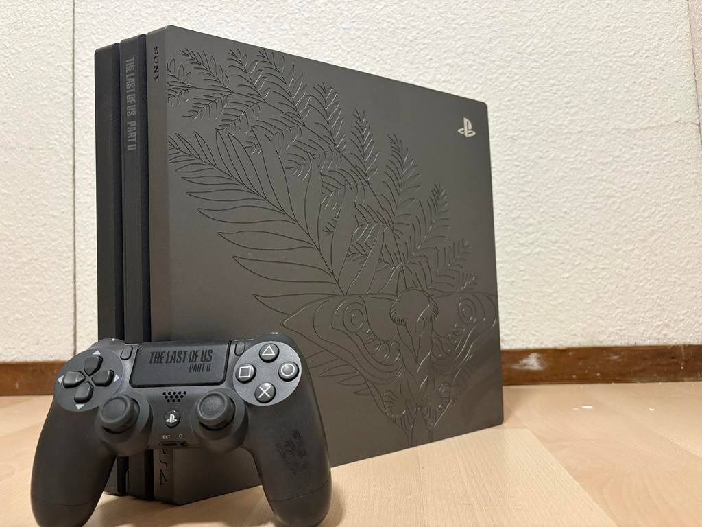 PS4 Pro The Last of Us Part II Limited Edition, Ophalen, Zo goed als nieuw, 1 TB, Met 1 controller