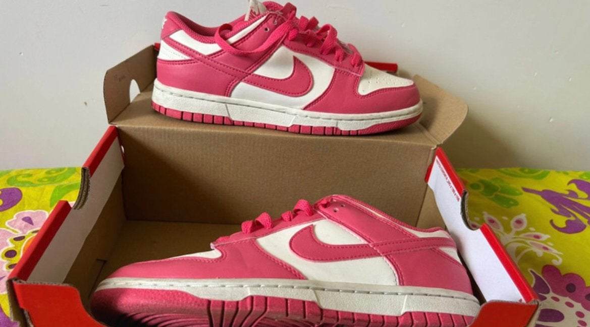 Nike dunk low hot pink/ pink white (inc original doos), Kleding | Dames, Schoenen, Ophalen of Verzenden, Roze, Sneakers of Gympen