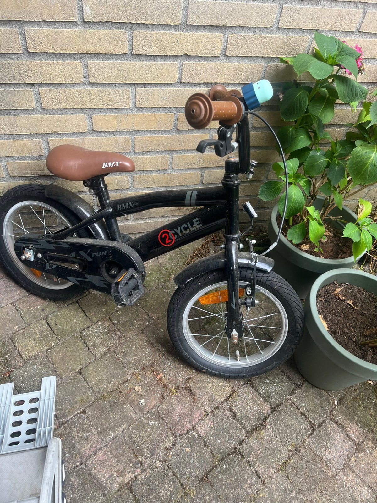 Kinderfiets BMX 2Cycle - 12 inch - Zwart, Ophalen, Zo goed als nieuw, Velgrem, Minder dan 16 inch