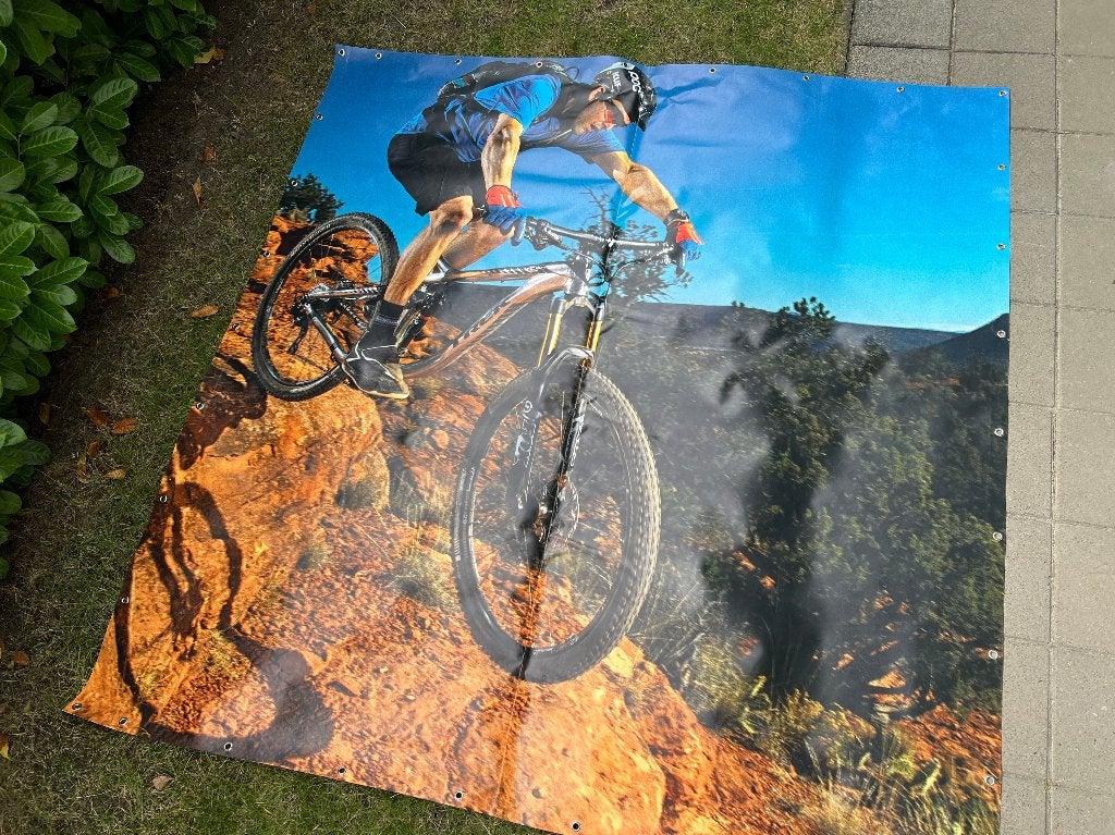 Foto 5 van Trek cool groot reclamezeil met mountainbike