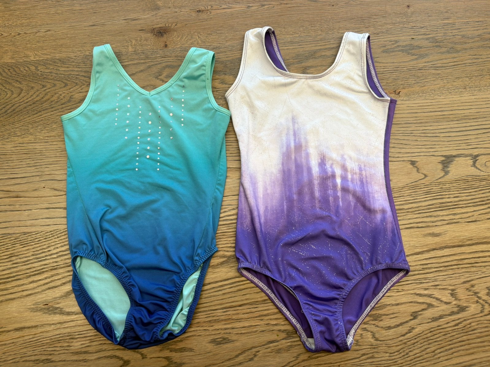 Twee Turnpakjes 6 - 8 jaar, Sport en Fitness, Turnen, Kindermaat 122 t/m 140, Ophalen of Verzenden, Zo goed als nieuw, Turnpak(je)