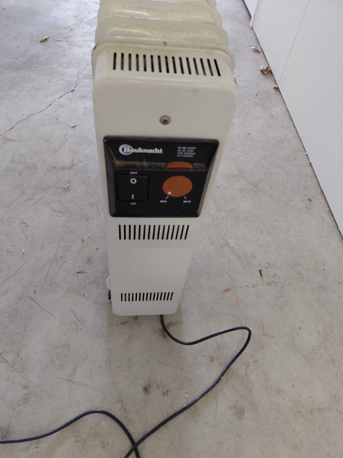 Bauknecht mobiele witte elektrische radiator, Ophalen, 30 tot 80 cm, Gebruikt, Radiator