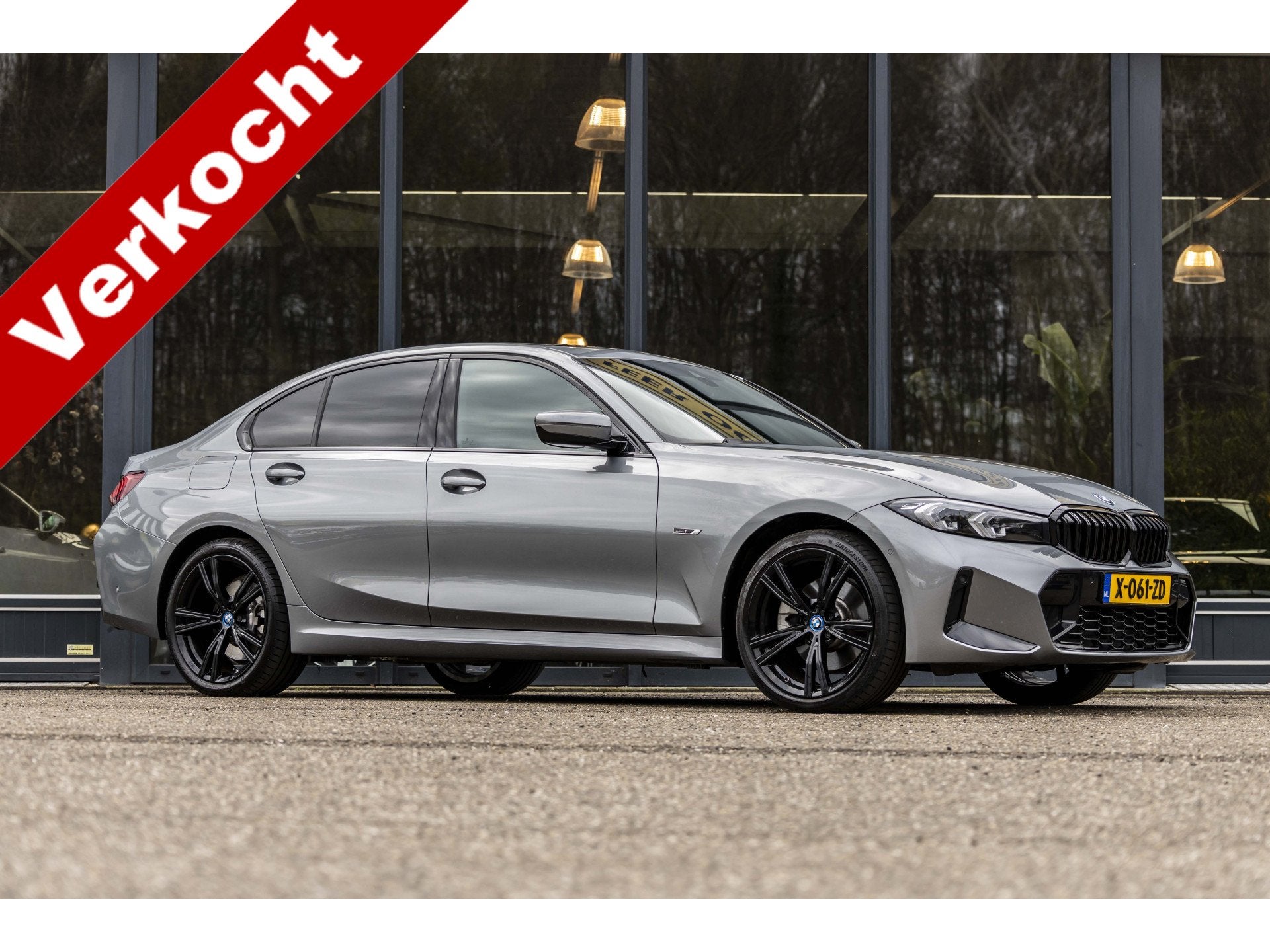 BMW 3-serie 330e M-sport / schuifdak (bj 2023, automaat), Auto's, Automaat, Achterwielaandrijving, Gebruikt, Euro 6