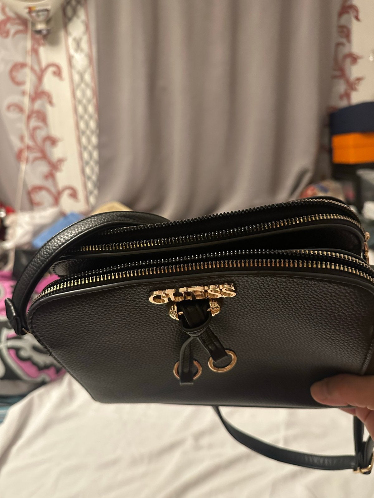 Guess schoudertasje zwart, Sieraden, Tassen en Uiterlijk, Tassen | Damestassen, Ophalen of Verzenden, Zo goed als nieuw, Zwart