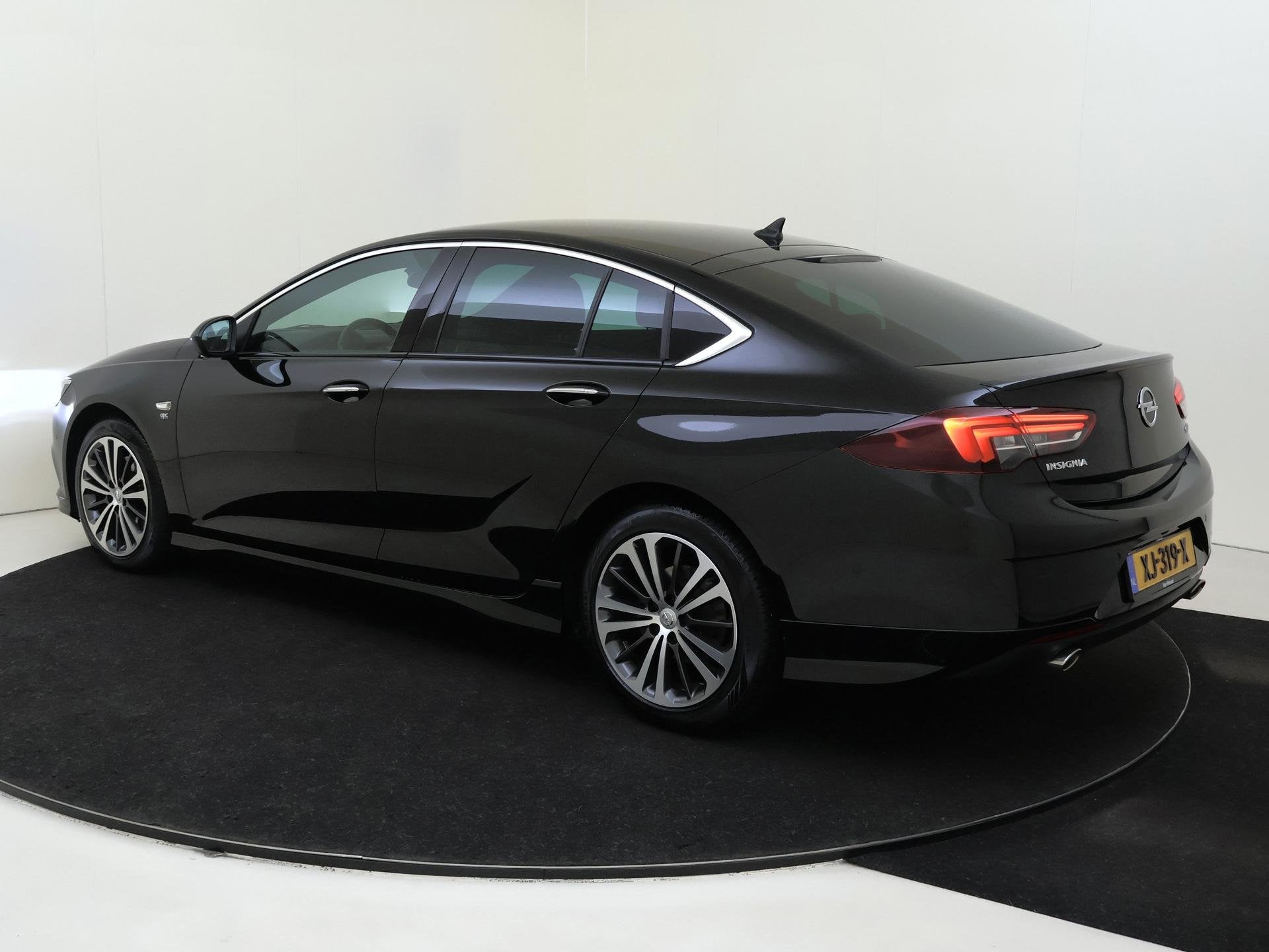 Opel Insignia Grand Sport 1.6 Turbo Innovation € 19.950,-, 730 kg, 4 cilinders, Zwart, Insignia
