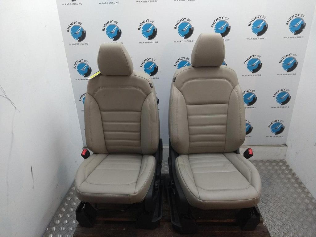 FORD KUGA INTERIEUR COMPLEET 2016, Auto-onderdelen, Interieur en Bekleding, Ophalen of Verzenden, Gebruikt, Stiba lid