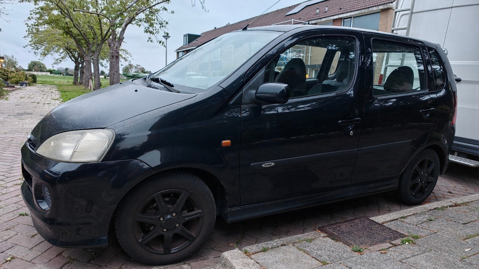 Daihatsu YRV 1.3 S 2002 Airco, 31 €/maand, 4 cilinders, Zwart, Origineel Nederlands
