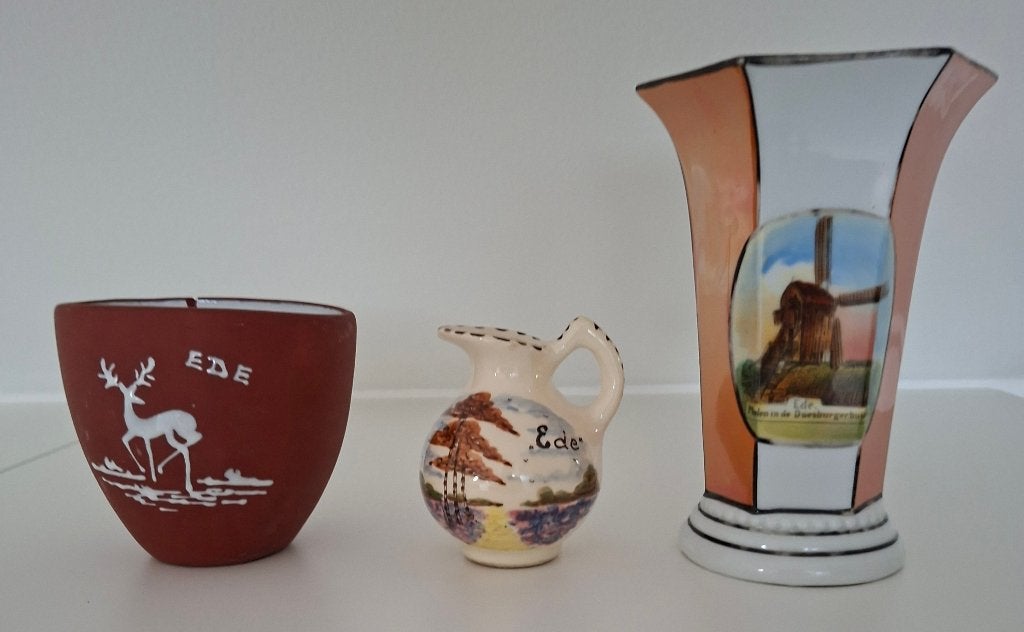 Set van 3 vintage souvenir vaasjes uit Ede, Ophalen of Verzenden