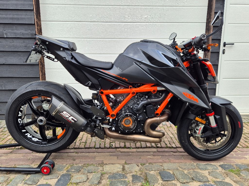 KTM 1290 Super Duke R | 2021 | 7.000 km | Tech Pack, Motoren, 2 cilinders, ABS, Motorrijbewijs A, Gebruikt