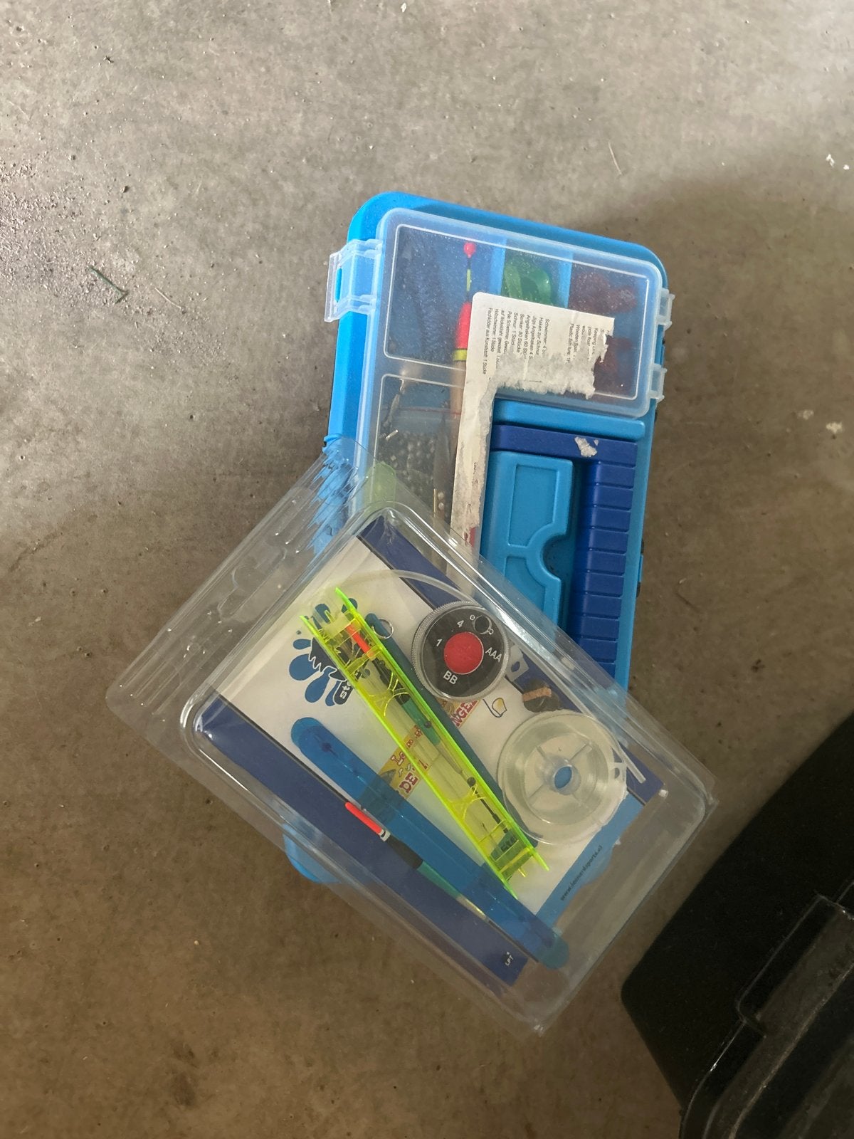 Viskoffer met diverse visbenodigdheden, Ophalen of Verzenden, Gebruikt, Koffer of Tas