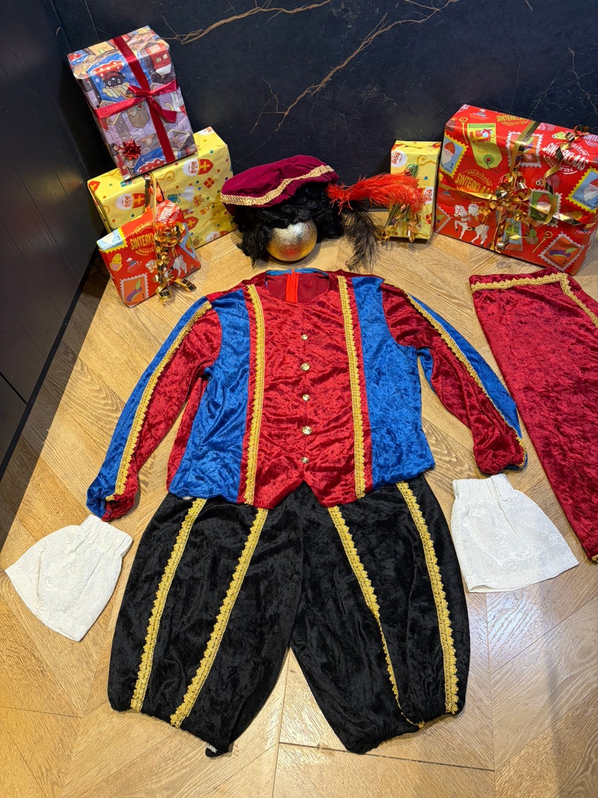 Pietenpak maat xs handwerk rood blauw zwarte piet sint, Ophalen of Verzenden, Zo goed als nieuw