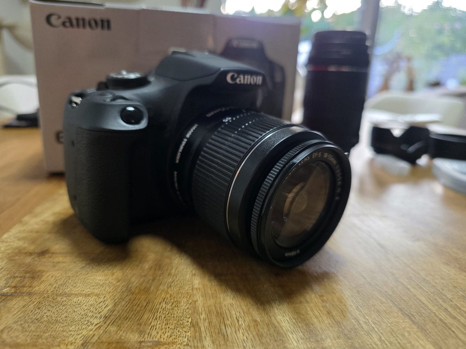 canon eos 2000D, Ophalen of Verzenden, Zo goed als nieuw, Spiegelreflex, Canon