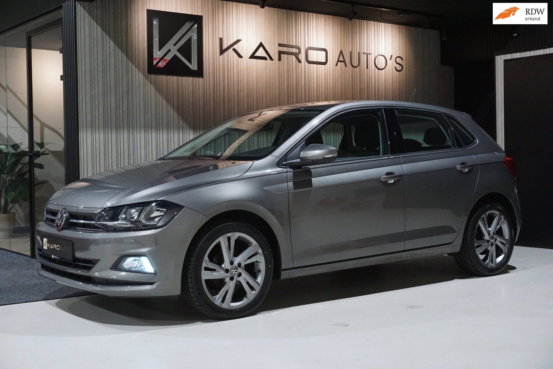 Volkswagen Polo 1.0 TSI Highline Carplay Cruise Clima 1e Eig, Auto's, Voorwielaandrijving, Gebruikt, Zwart, 95 pk