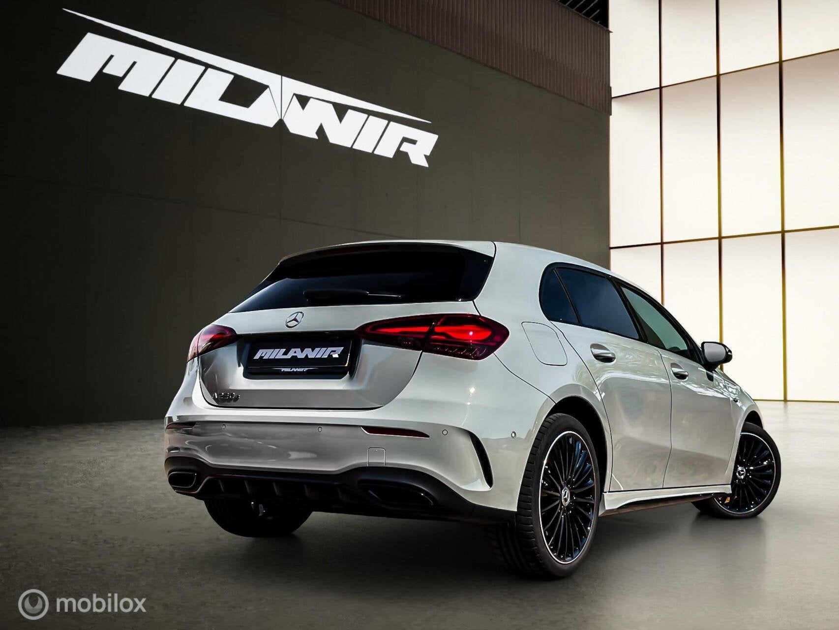 Mercedes A-klasse 250 e AMG Line |Pano |Sfeer |ACC |19", Gebruikt, 4 cilinders, 218 pk, Bedrijf