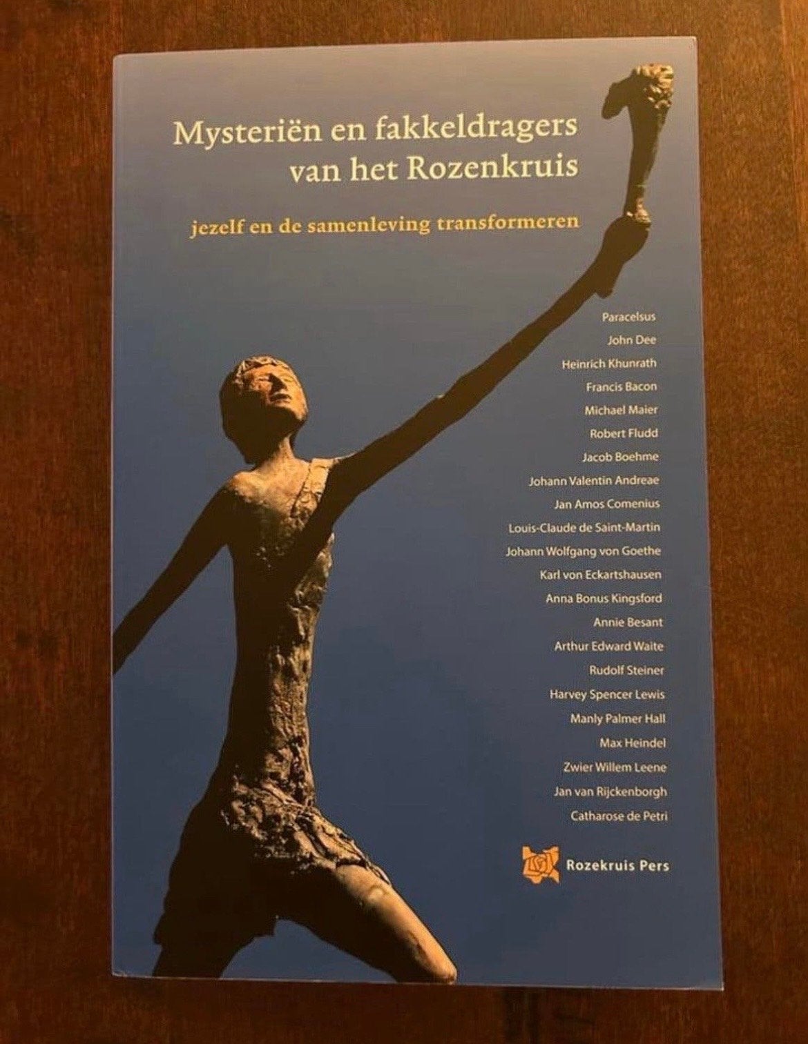 Rozenkruis: Mysteriën en fakkeldragers - transformatie, Ophalen of Verzenden, Zo goed als nieuw, Spiritualiteit algemeen, Achtergrond en Informatie