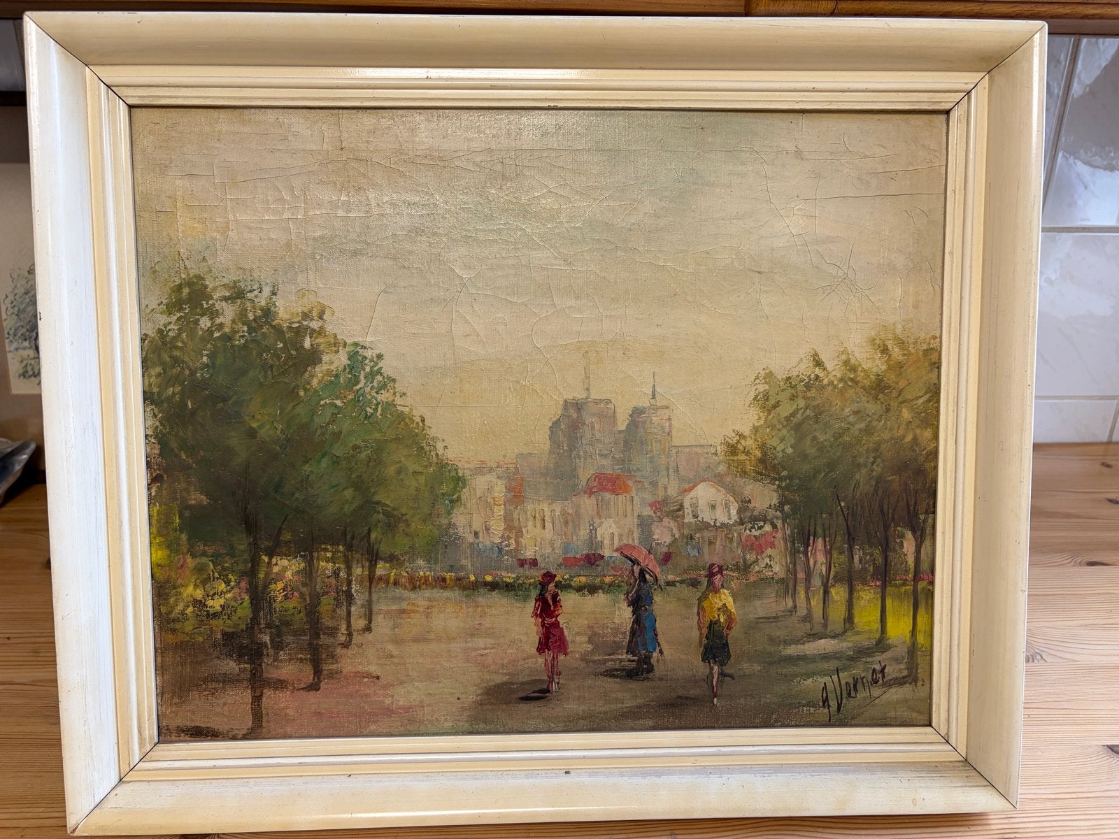 Stadsgezicht Parijs met figuren en paraplu's - gesigneerd, Doek, Realistisch, Ophalen of Verzenden, Gesigneerd