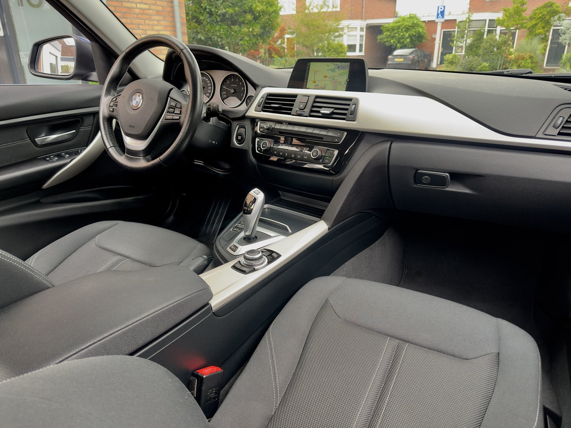 BMW 3-serie 330e AUT8 CENTENNIAL EXECUTIVE NAVI AIRCO PARK-A, Auto's, Automaat, Achterwielaandrijving, Euro 6, 4 cilinders