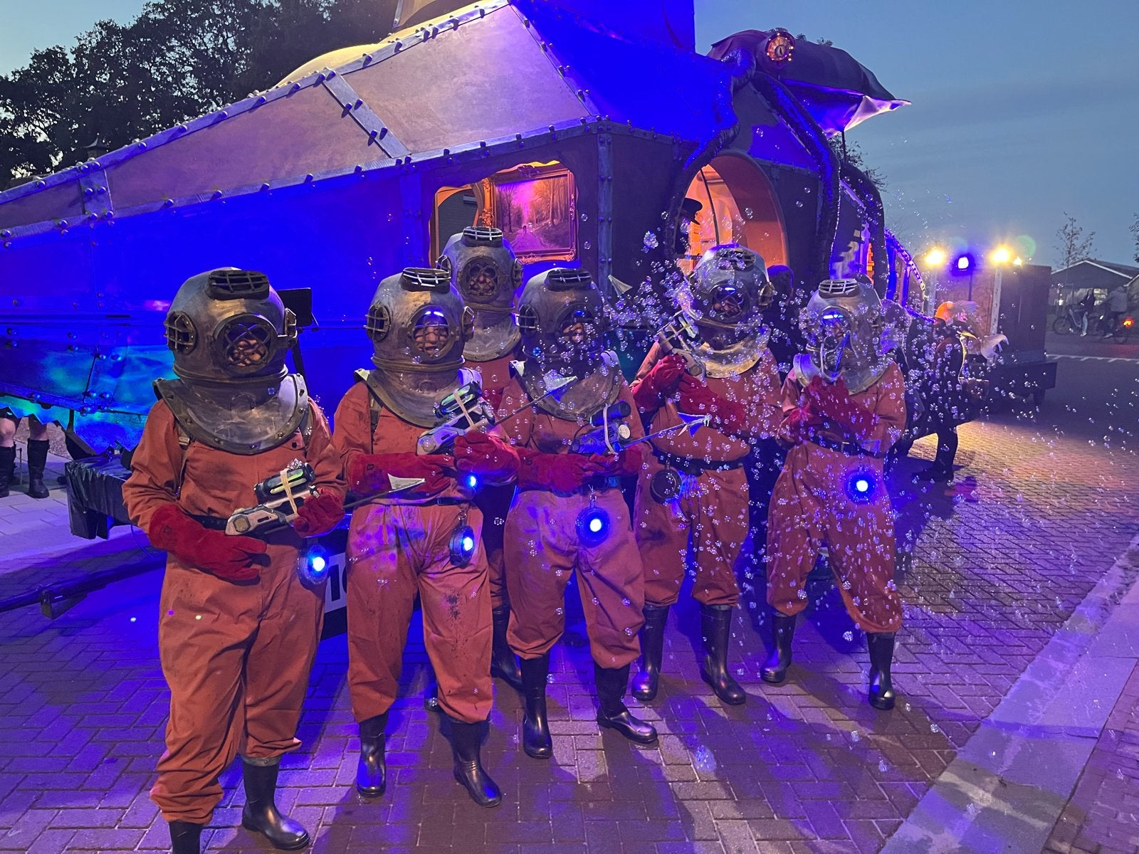 Duikpakken set voor optocht (6x) met accessoires en laarzen, Kleding | Dames, Ophalen, Zo goed als nieuw, Carnaval, Kleding