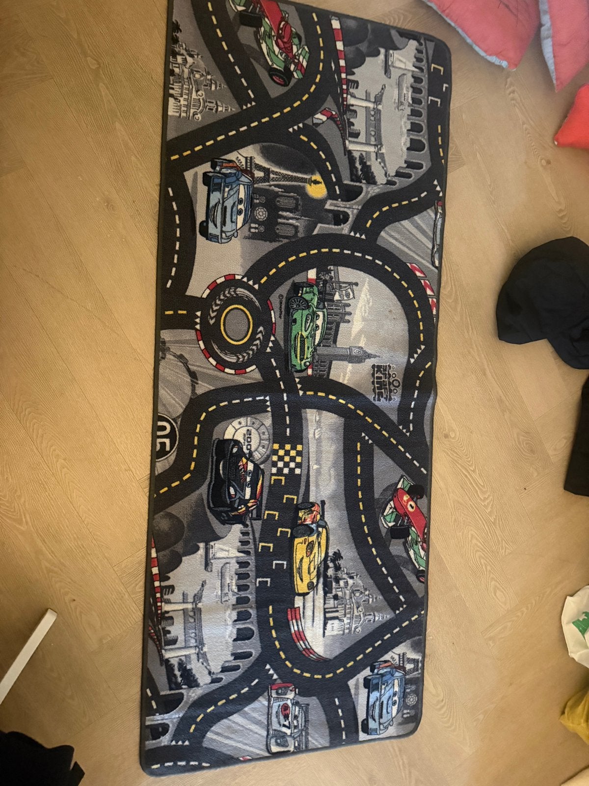 Cars speeltapijt + 3 kussens – complete set te koop, Ophalen, Zo goed als nieuw, Rond, 50 tot 100 cm
