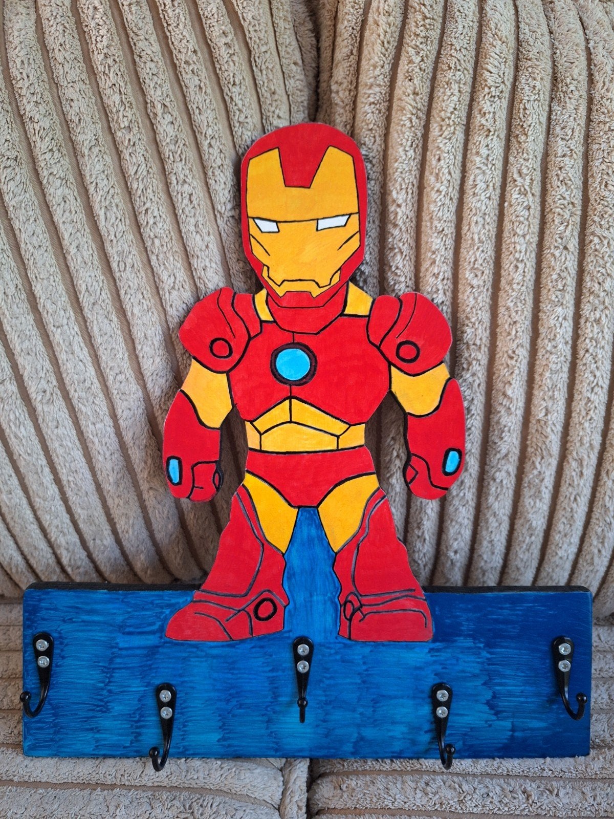 Iron Man Kapstok - Handgemaakt Houten Design 36.5 cm hoog, Ophalen, Hout, Meerkleurig, Overige stijlen