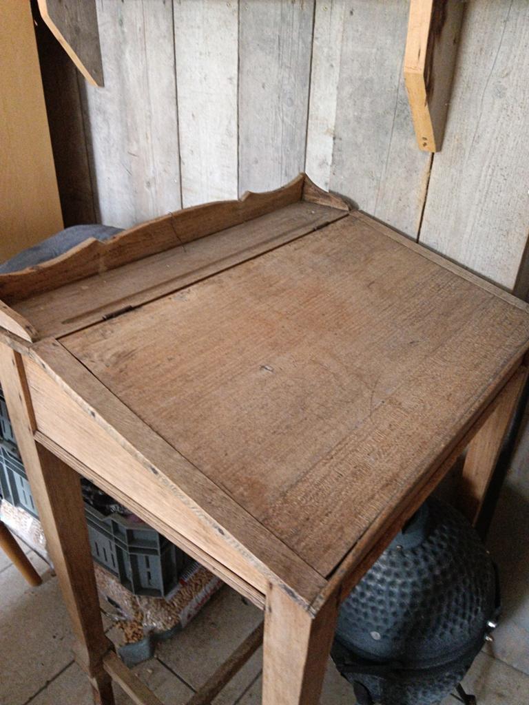 Brocante lessenaar - Verhoogd voor ceremonies, Antiek en Kunst, Antiek | Meubels | Tafels, Ophalen of Verzenden