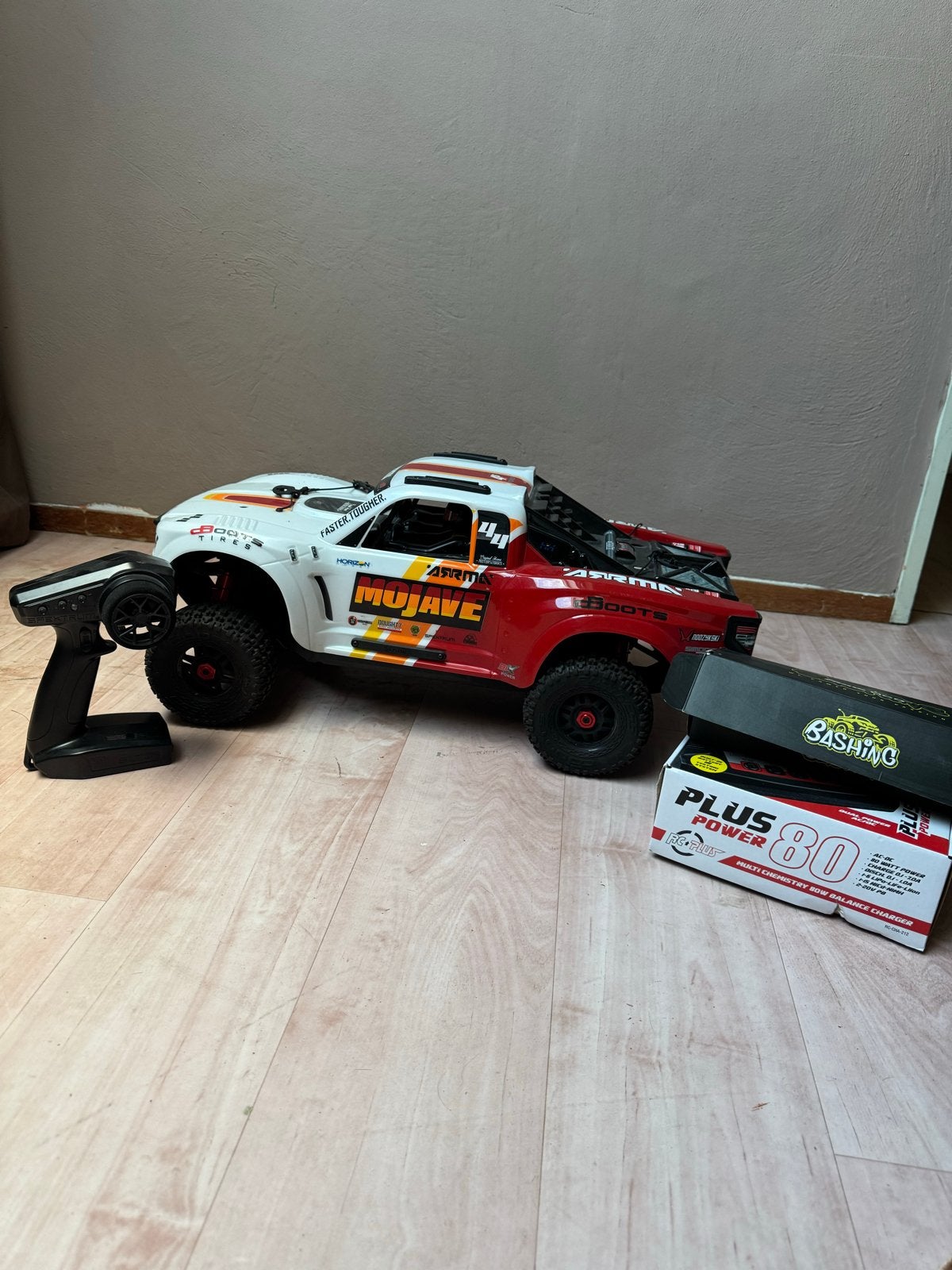 Arrma Mojave 4x4 4S RTR - Zo goed als nieuw!, Auto offroad, Zo goed als nieuw, RTR (Ready to Run), Overige schalen