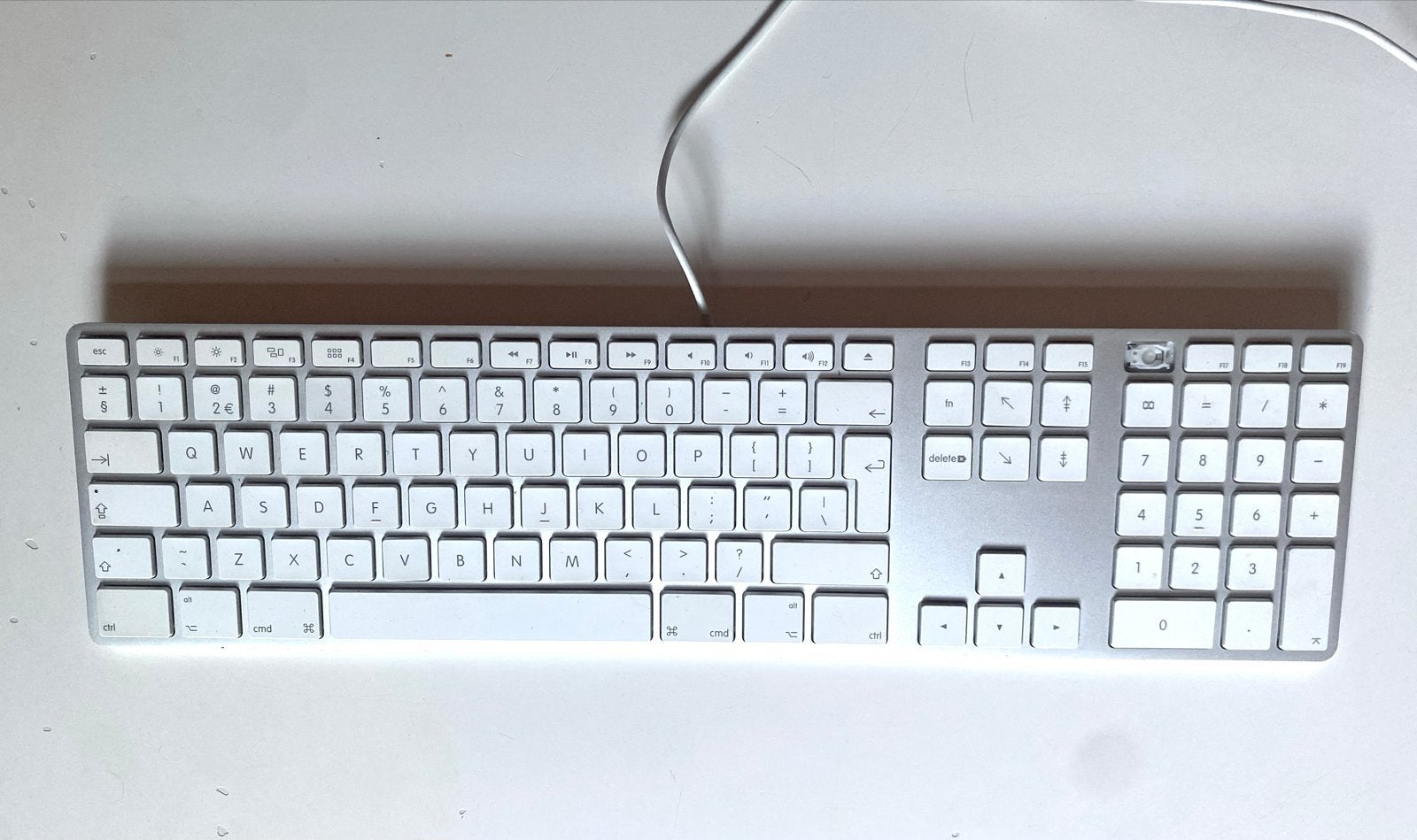 Apple A1243 bedraad toetsenbord met numeriek gedeelte, Computers en Software, Toetsenborden, Gebruikt, Ophalen of Verzenden, Qwerty