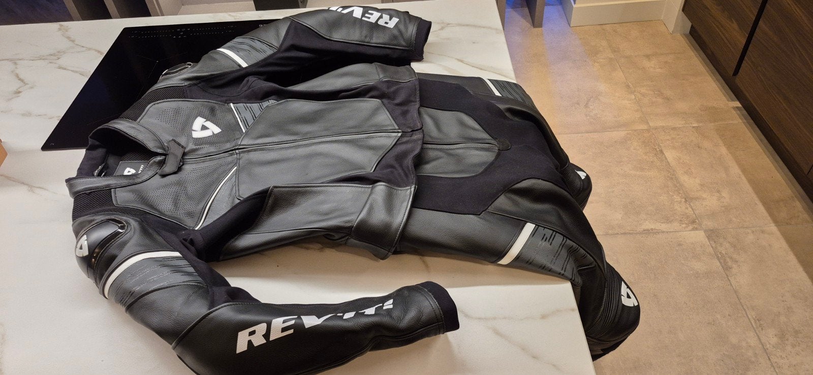 REV'IT! Motorpak Leer 52 - Jas en Broek met Handschoenen, REV'IT!, Ophalen of Verzenden, Tweedehands, Heren