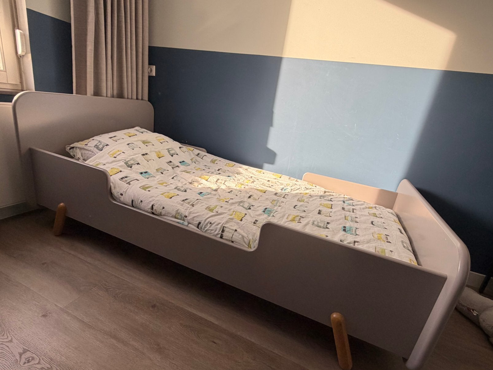Juniorbed VROLIJK (excl matras), Ophalen, 85 tot 100 cm, Zo goed als nieuw, Lattenbodem