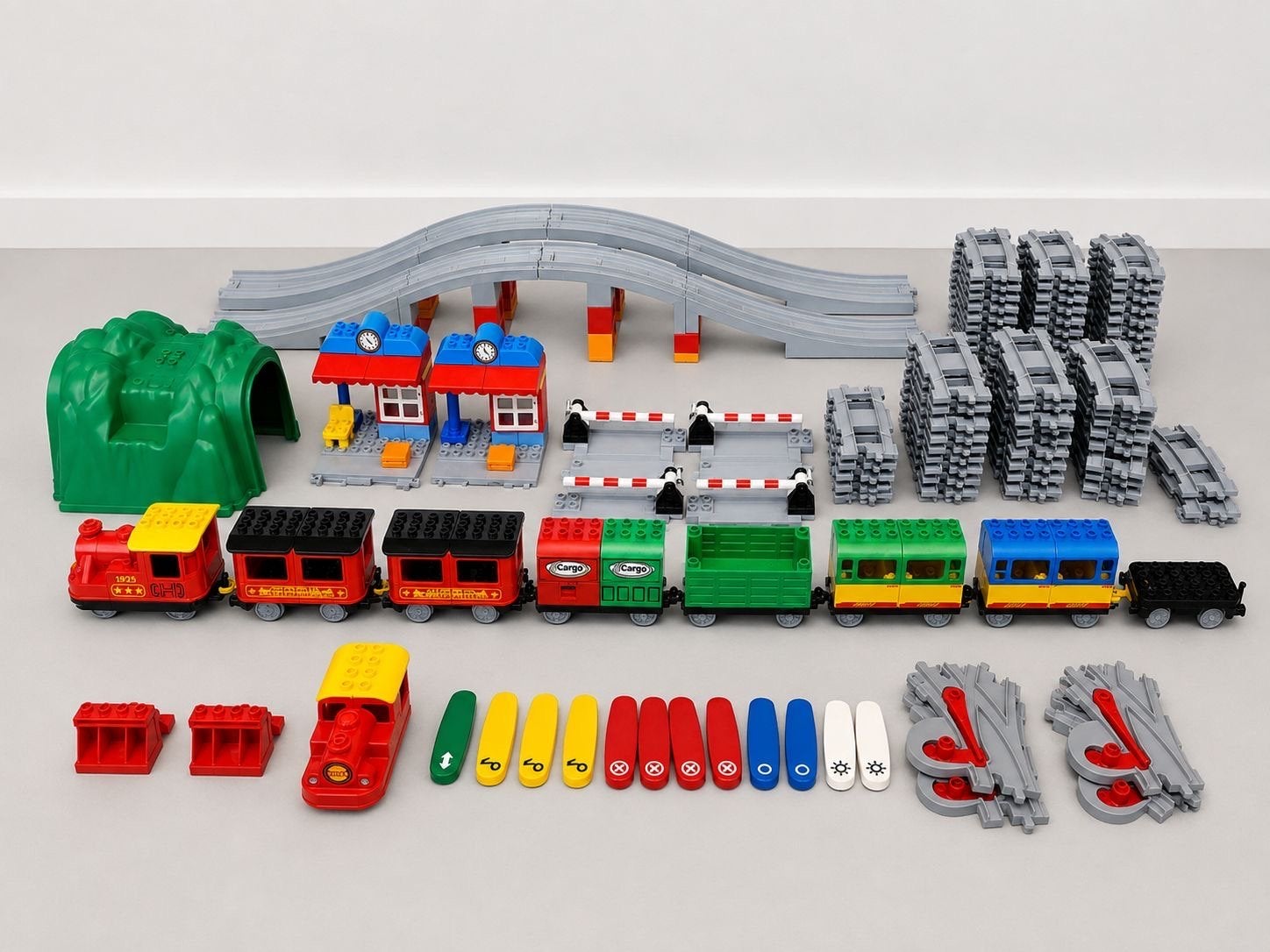 Duplo Trein Rails Station tunnel  Wagons - Zeer Goede Staat, Ophalen of Verzenden, Zo goed als nieuw, Overige merken
