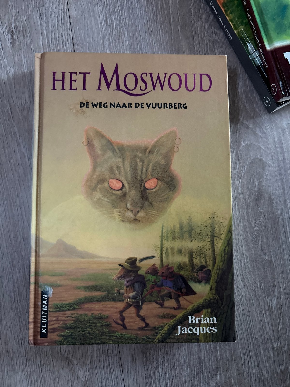 Het Moswoud: De Weg naar de Vuurberg - Brian Jacques, Boeken, Ophalen of Verzenden, Gelezen
