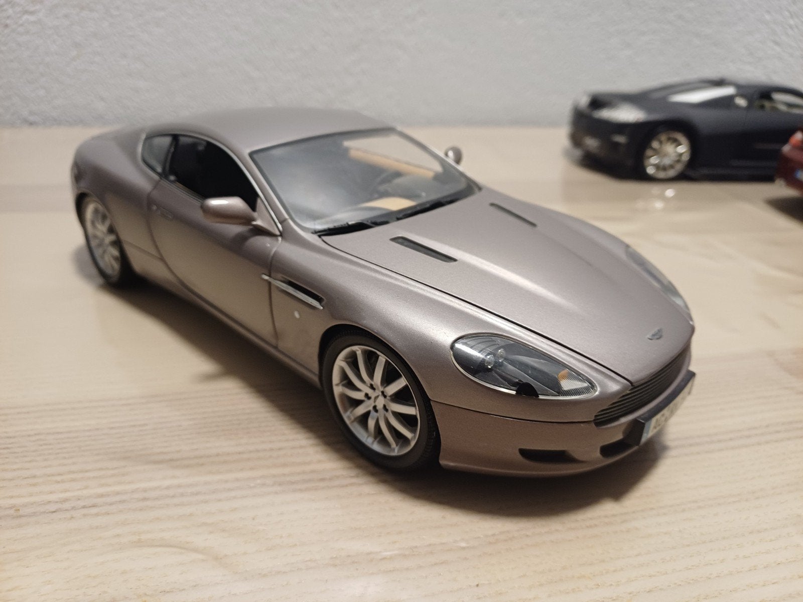 Aston Martin DB9 Coupé Minichamps 1:18, Ophalen of Verzenden, Zo goed als nieuw, Auto, MiniChamps