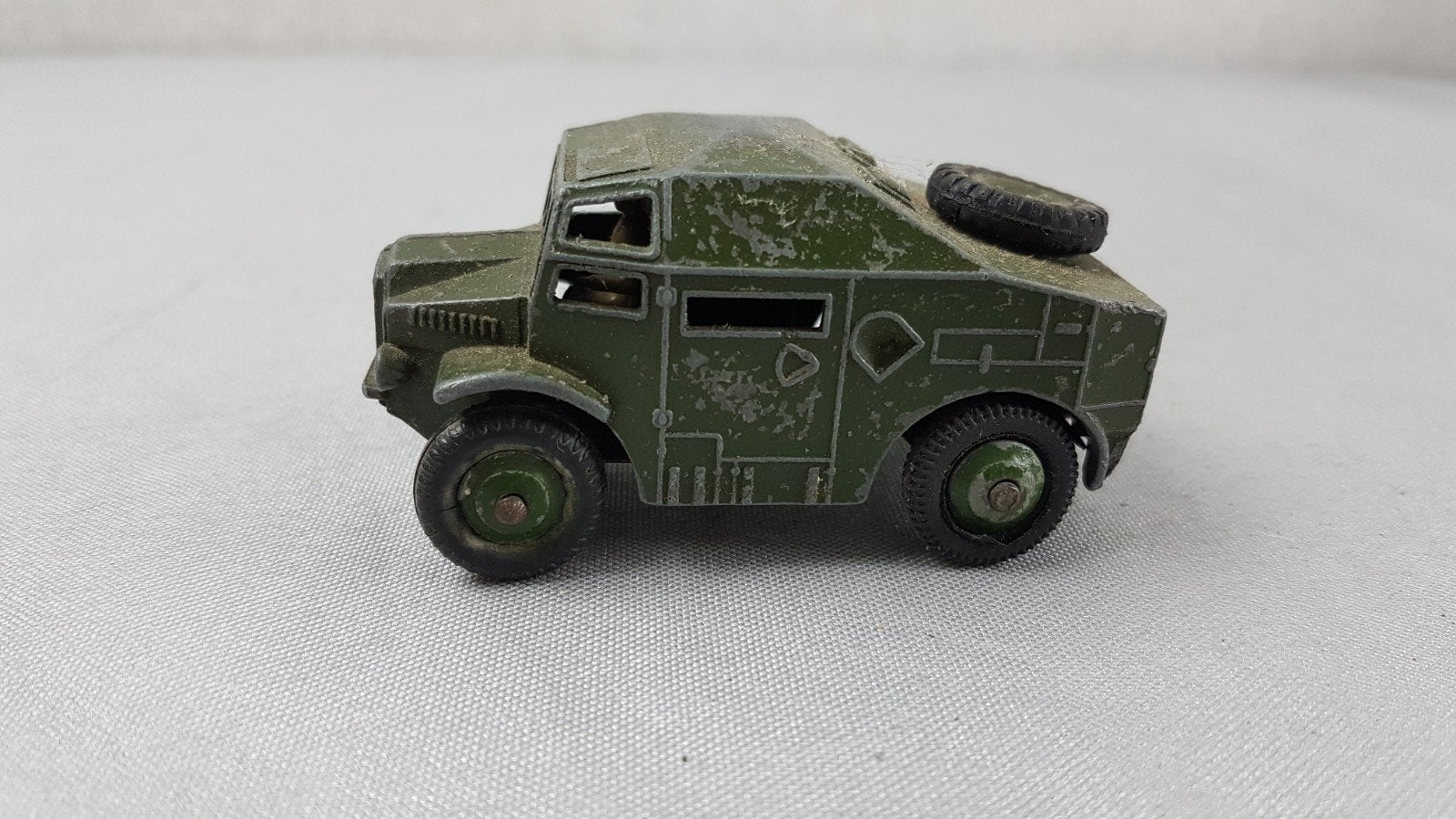 Dinky Toys 689 Field Artillery Tractor, Ophalen of Verzenden, Gebruikt, Bus of Vrachtwagen