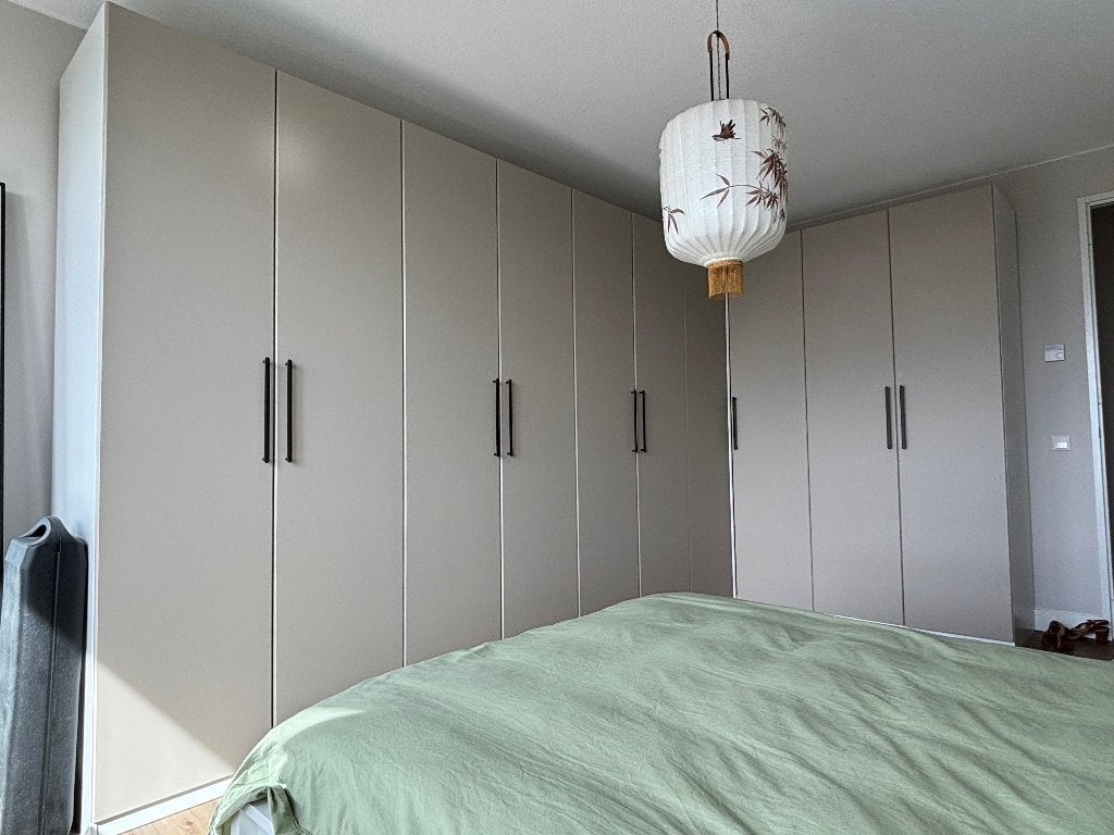 IKEA Pax: 4x Rechte Kasten + 1x Hoekkast (Incl. Inrichting), Ophalen, Tijdloos wit en beige, met bronzen grepen, 100 tot 150 cm