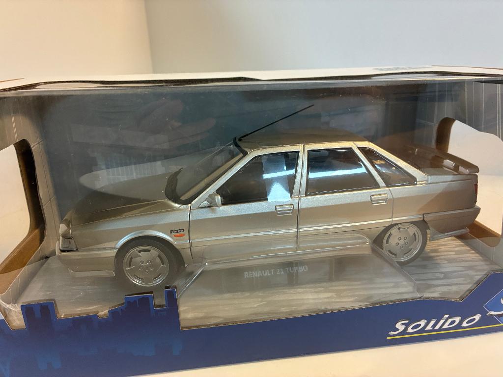 27434: Renault 21 Turbo MKII - 1988 - Solido 1:18, Hobby en Vrije tijd, Modelauto's | 1:18, Solido, Auto, Solido, Nieuw