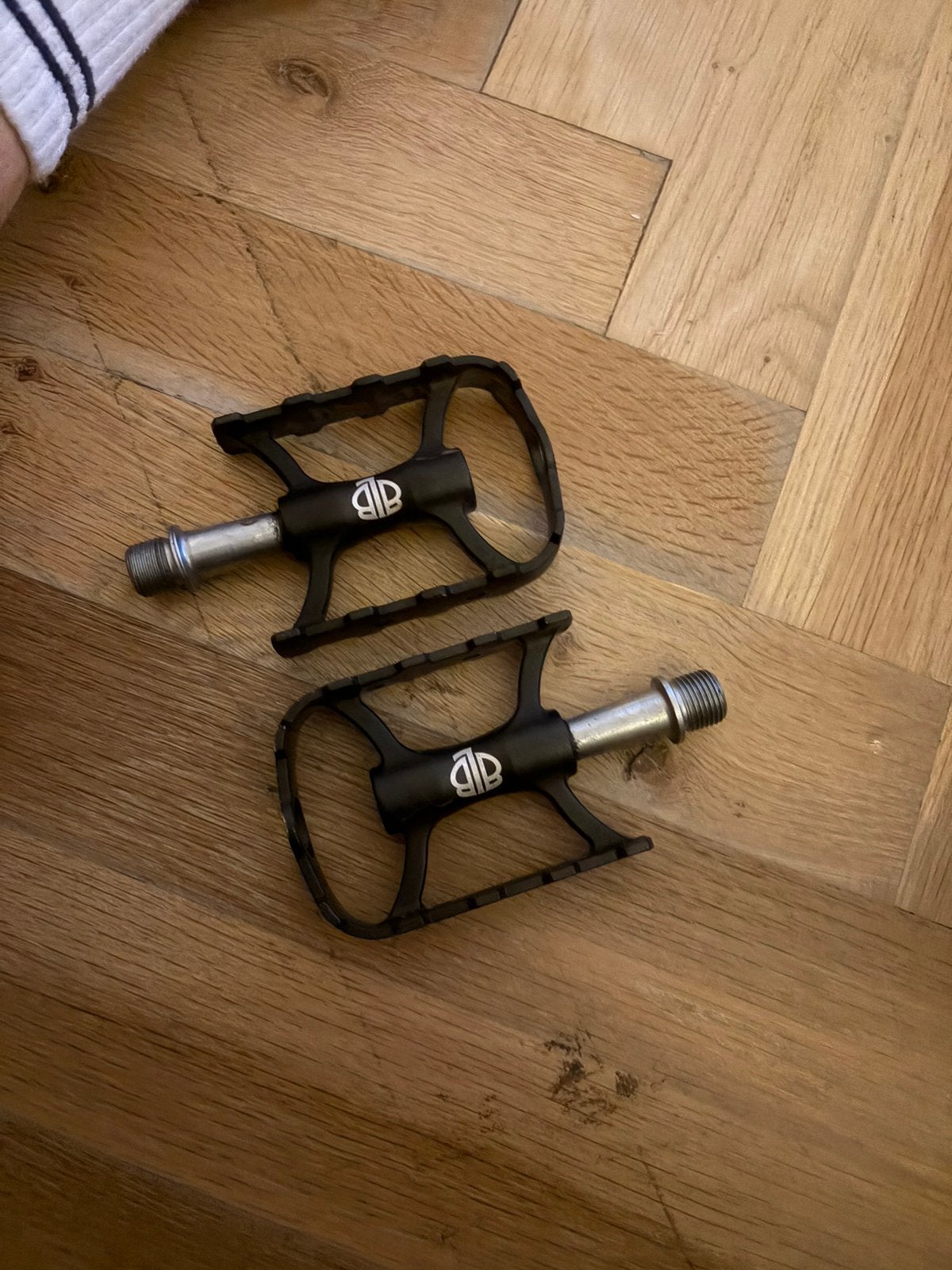 BLB volledig metalen pedalen met grip, Fietsen en Brommers, Fietsaccessoires | Fietssloten, Ophalen of Verzenden, Zo goed als nieuw