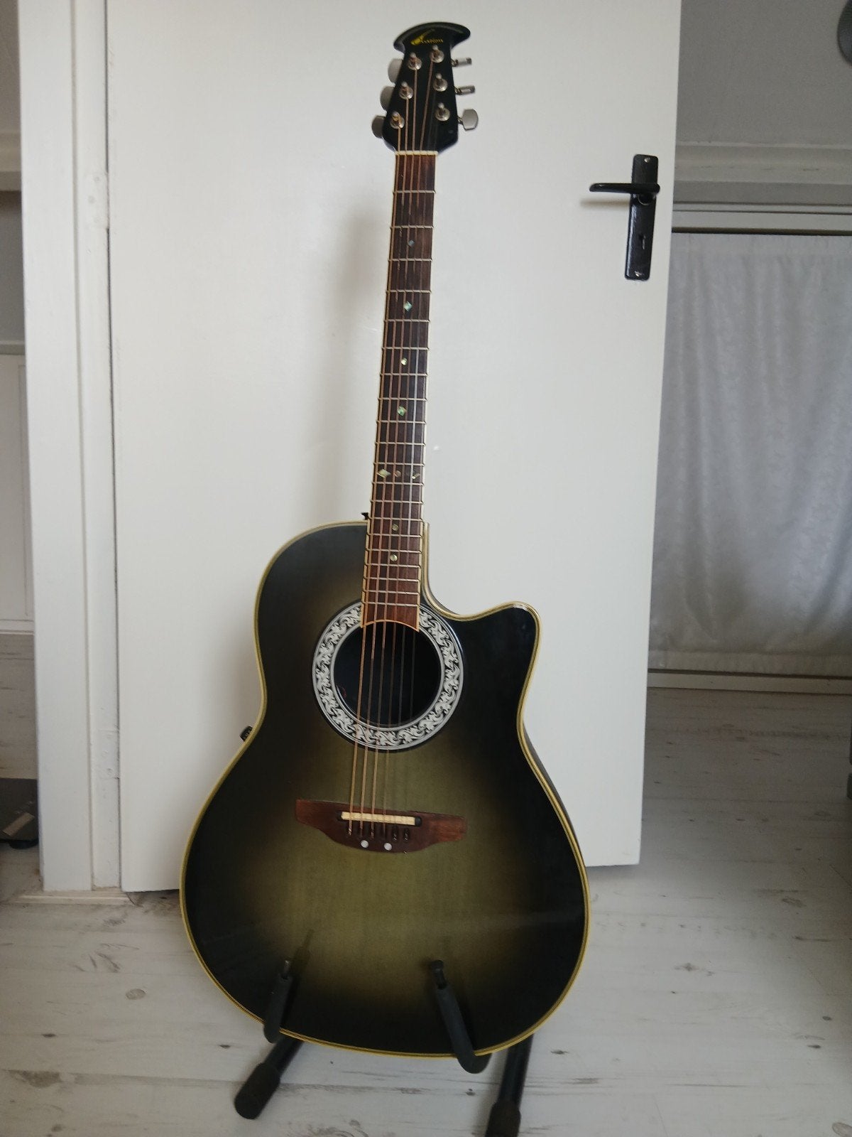Ovation Semi-akoestische Gitaar uit 1985, Muziek en Instrumenten, Ophalen of Verzenden, Gebruikt, Western- of Steelstringgitaar